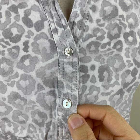 Jane and Delancey White Gray Leopard Animal Print Top Women Medium - Picture 4 of 7